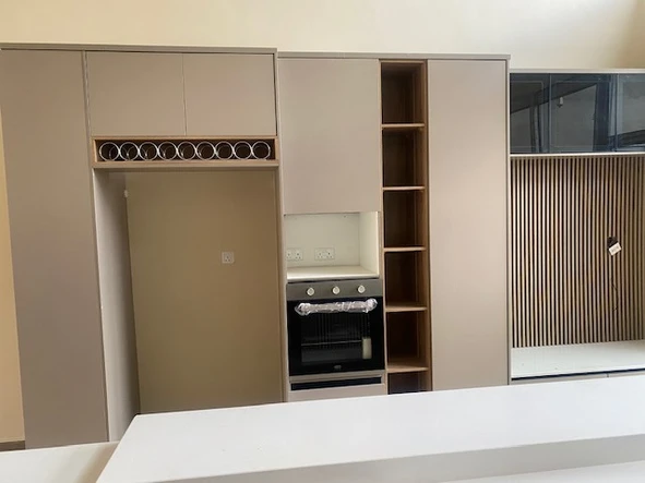 4 Bedroom Flat & Apartment