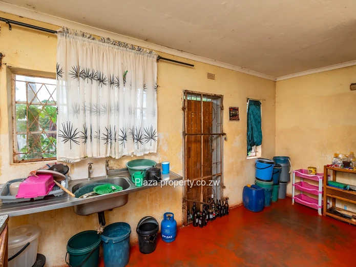 Spacious 4-Bedroom Home on 3045sqm in Chegutu Low-Density – Sykes Street