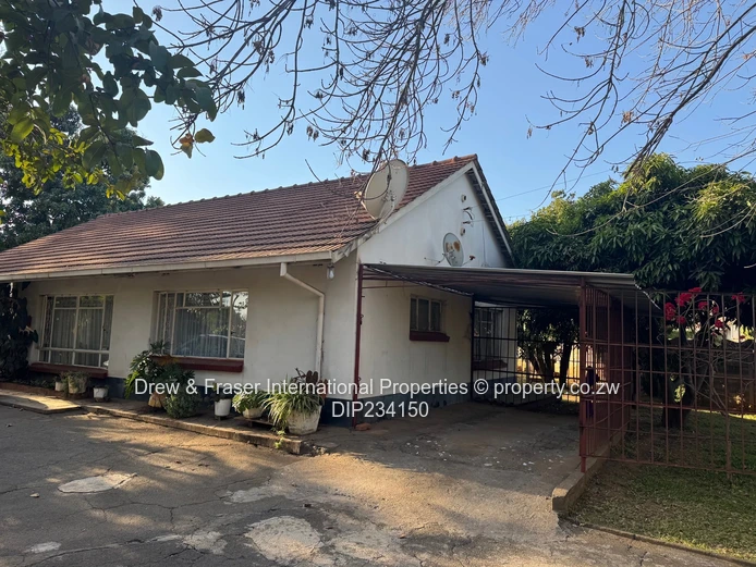 Mabelreign 3-Bed Home on 925m² with Staff Quarters