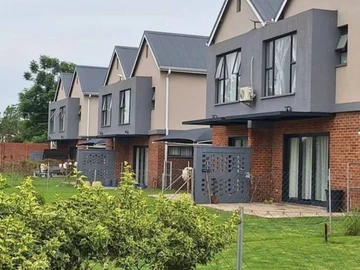 3 Bedroom Flat & Apartment