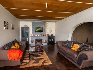 Farm & Agricultural Land