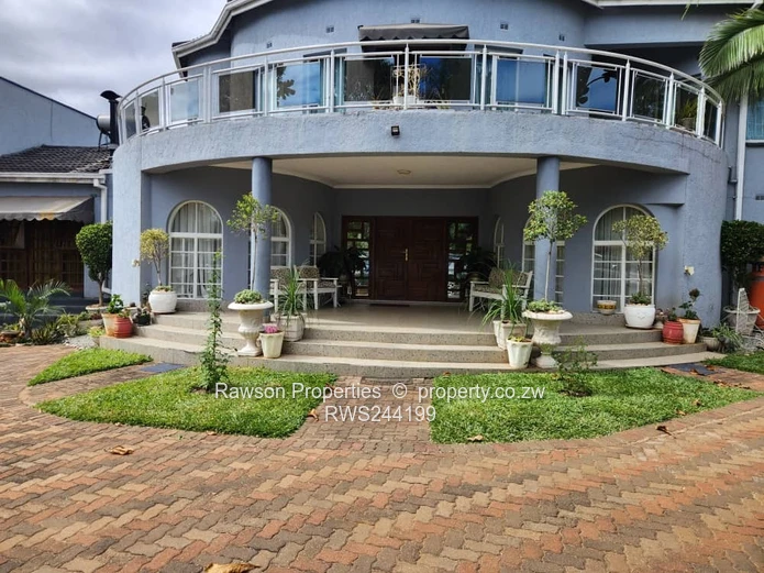 Helensvale Executive House for Sale