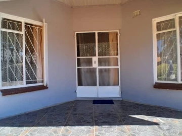 4 Bedroom Flat & Apartment