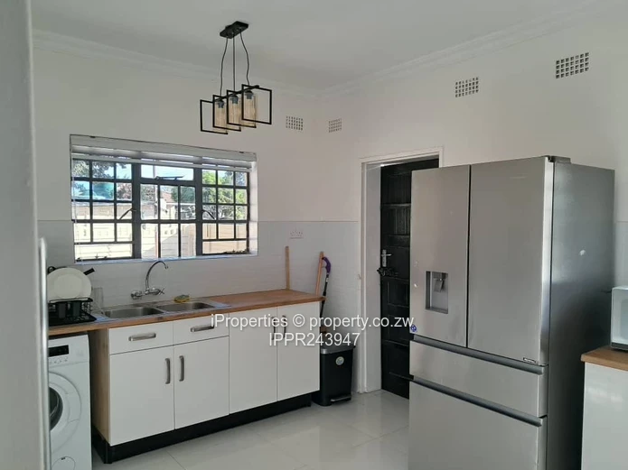 Mainway Meadows 570sqm plot size- House for sale