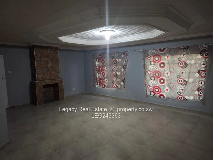 Comfortable 3 Roomed Wing Available 1 April