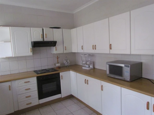 3 Bedroom Flat & Apartment