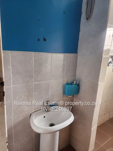 Mainway Meadows 4BR: Fitted Cupboards, 3 Baths & Borehole