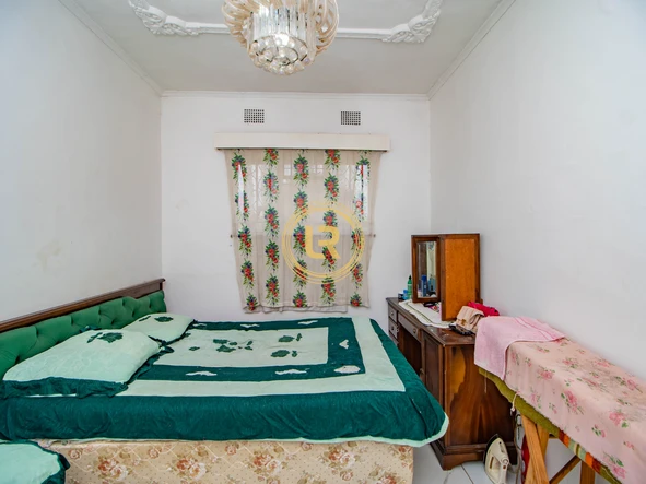 2 Bedroom Flat & Apartment