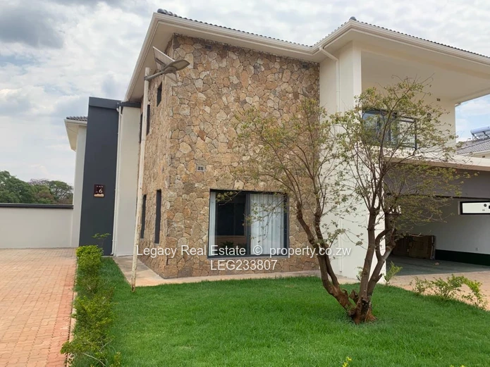 Pomona Luxurious 5-Bedroom Townhouse for Sale