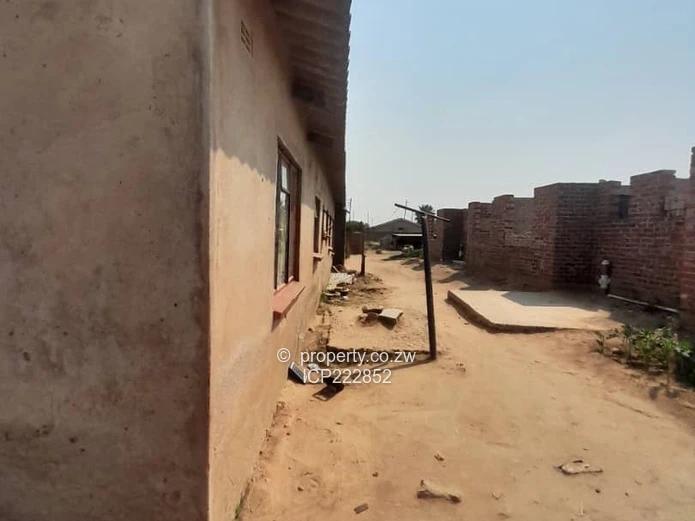 Spacious 7-Bedroom House for Sale in Chitungwiza, Zimbabwe! (Reduced to go) (Sole Mandate)