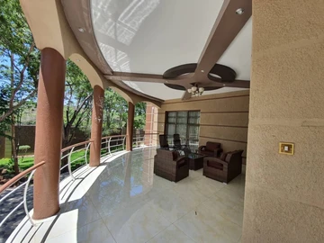 4 Bedroom Flat & Apartment