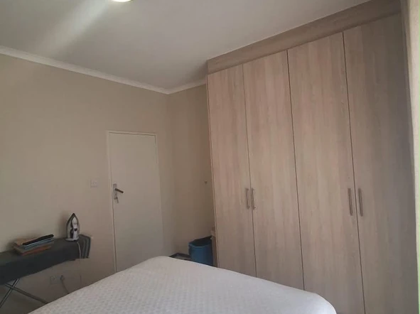 2 Bedroom Flat & Apartment
