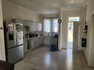 3 Bedroom Flat & Apartment