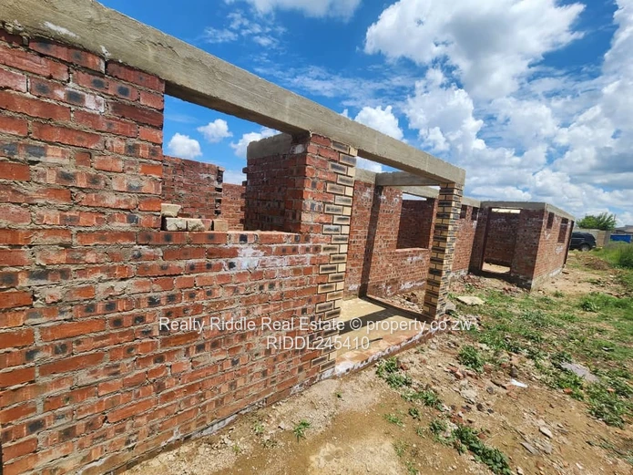 Spacious 4-Bed Home in Sandton Park with Borehole