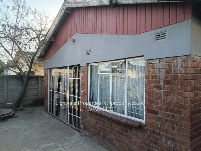 Neat house in Seke Unit A (Sole Mandate)