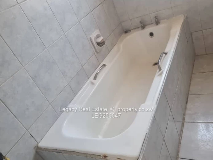 Sunny 2-Bed Cottage in Marlborough, Harare West — Borehole