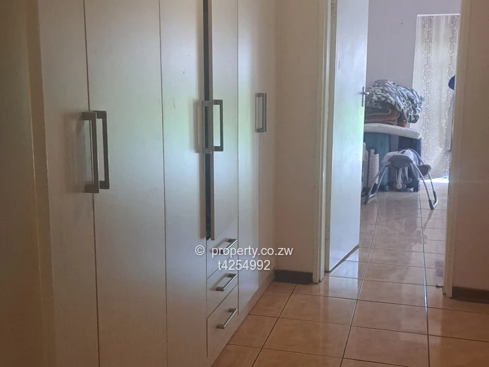 Greystone Park neat 6 bedroomed house to Rent 