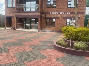 Modern- Furnished 3-Bed Garden Flat in Sandton Park with Borehole!