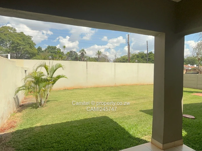 Spacious 3-Bed Garden Flat | Modern Kitchen & Borehole — Harare North