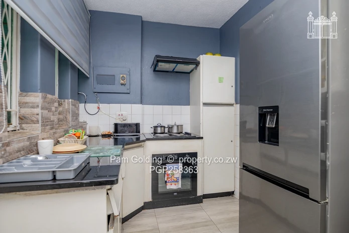 2 Bedroom Duplex Flat, Corner King George & Aberdeen