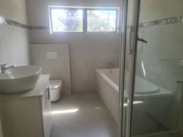 5 Bedroom Garden Flat