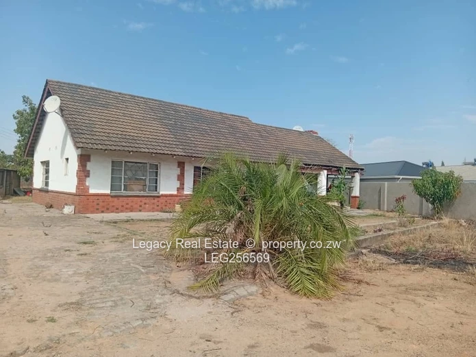 Waterfalls: 3-Bed Home, 2600m² Stand with Borehole