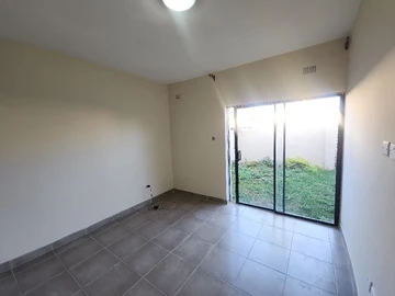 2 Bedroom Flat & Apartment