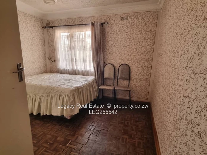 Palm-lined 5-Bed Home on 3000m² in Marimba — Borehole