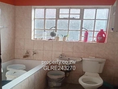 Secure Walled 3-Bed Home in Rydale Ridge - Garage, Verandah