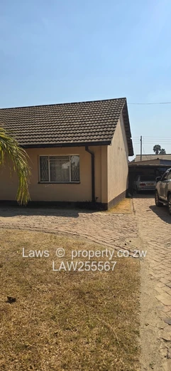 Neat Starter Home in Ashdown Park