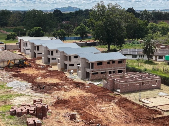 4 Bedroom Flat & Apartment