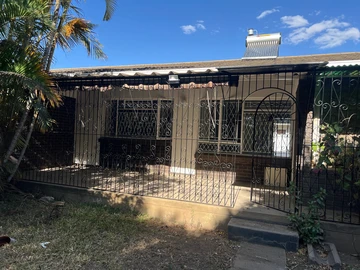 2 Bedroom Flat & Apartment