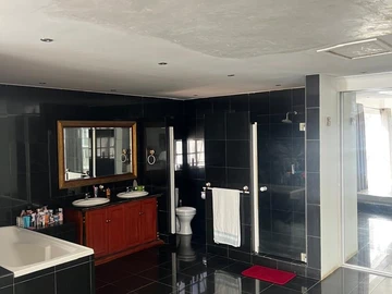 3 Bedroom Flat & Apartment