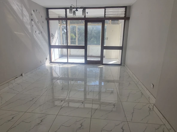 2 Bedroom Flat & Apartment