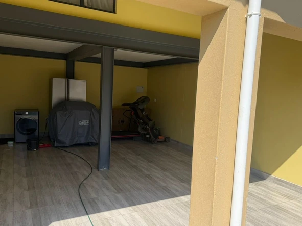 4 Bedroom Flat & Apartment