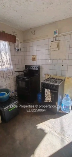 Well-kept 3-Bed Kuwadzana Home - Verandah & Walled