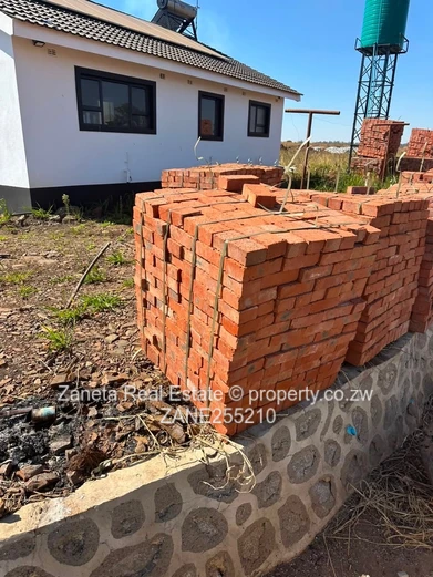 Pomona city stand with 2 bed cottage for sale