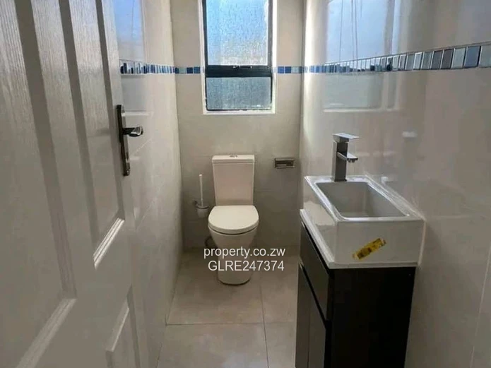 Spacious 3-Bed Apartment in Hatfield with Borehole