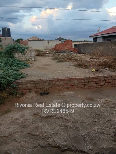 200m² Stand Southlea Park - Partly Walled & Access Controlled