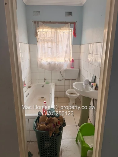 Dzivarasekwa Gunhill House for sale  (Sole Mandate)