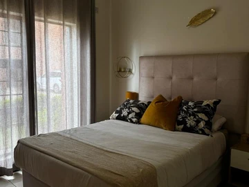 2 Bedroom Flat & Apartment