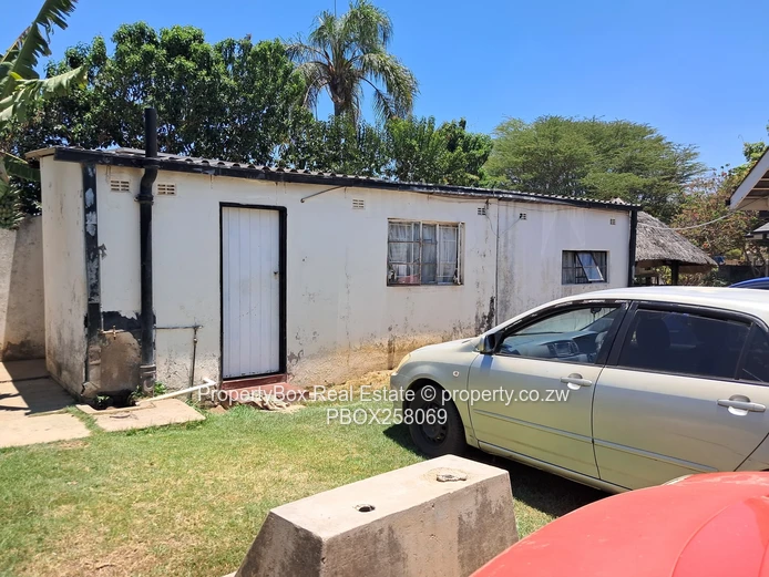 Charming Eastlea Property for sale in a commercialized Suburb!