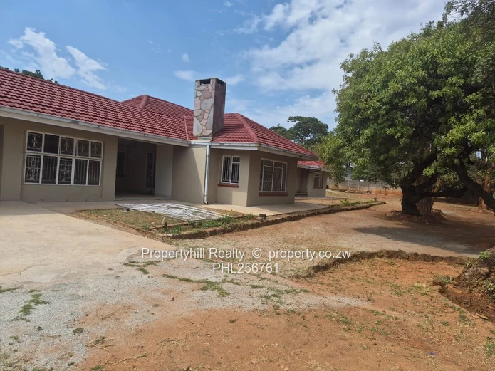 4-Bed Family Home On 5000m² With Borehole (Sole Mandate)