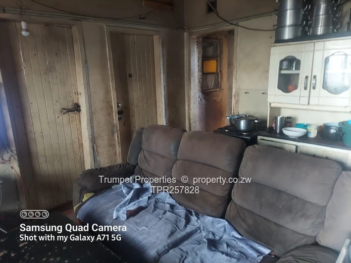 Highfield 2-Bed:  Municipal Water & Good zesa