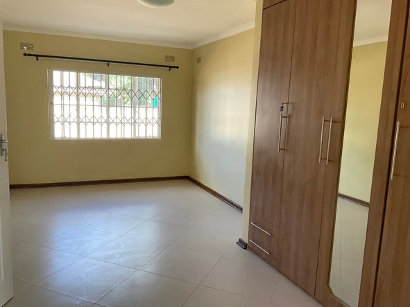 3 Bedroom Flat & Apartment