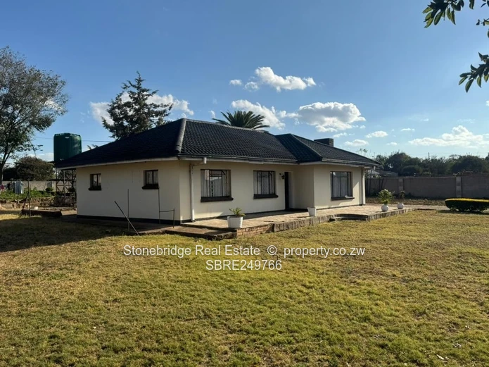 2 Bedroomed Manningdale House set on an Acre for sale