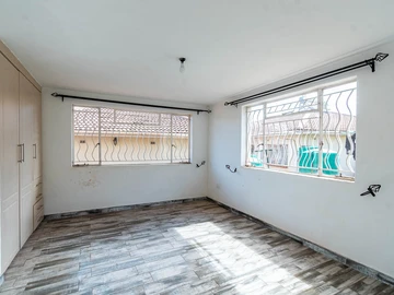 4 Bedroom Flat & Apartment