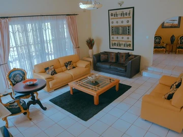 9 Bedroom House