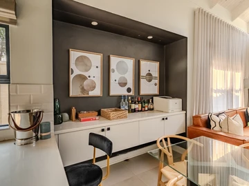 3 Bedroom Flat & Apartment