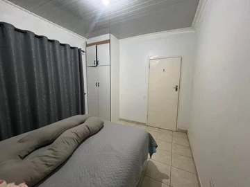 2 Bedroom Flat & Apartment